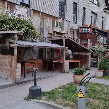 Fernadine Bed & Breakfast 2*